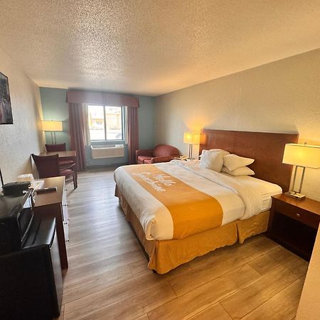 Days Inn By Wyndham Salina I-70 Dış mekan fotoğraf