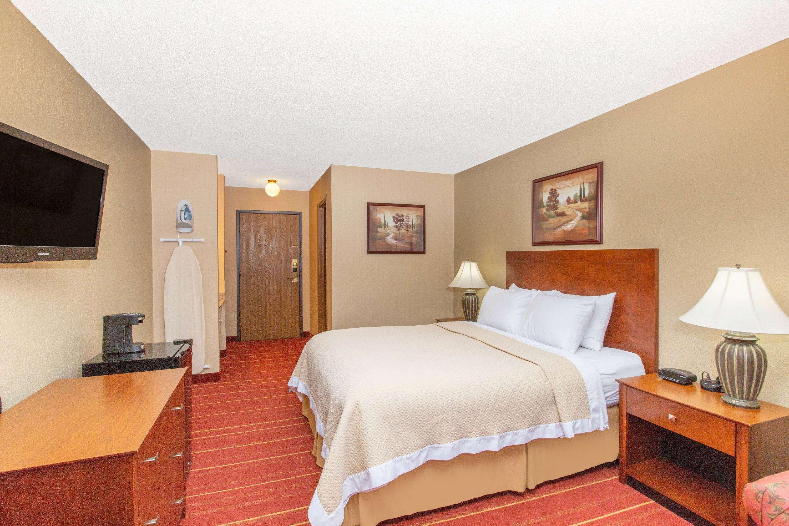 Days Inn By Wyndham Salina I-70 Dış mekan fotoğraf