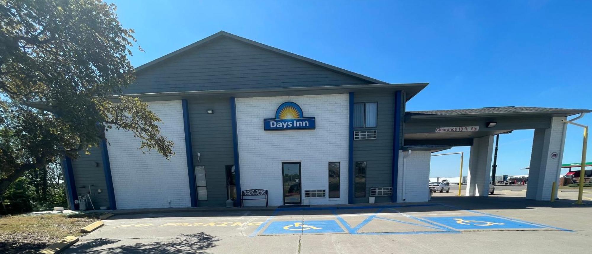 Days Inn By Wyndham Salina I-70 Dış mekan fotoğraf