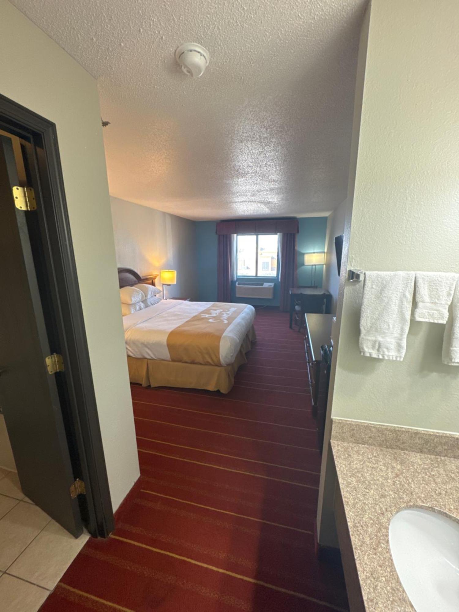 Days Inn By Wyndham Salina I-70 Dış mekan fotoğraf