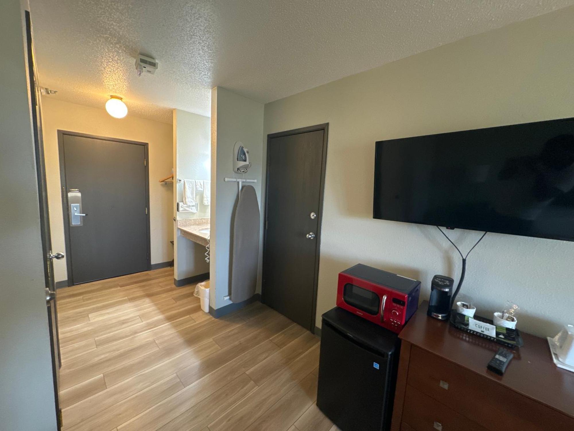 Days Inn By Wyndham Salina I-70 Dış mekan fotoğraf