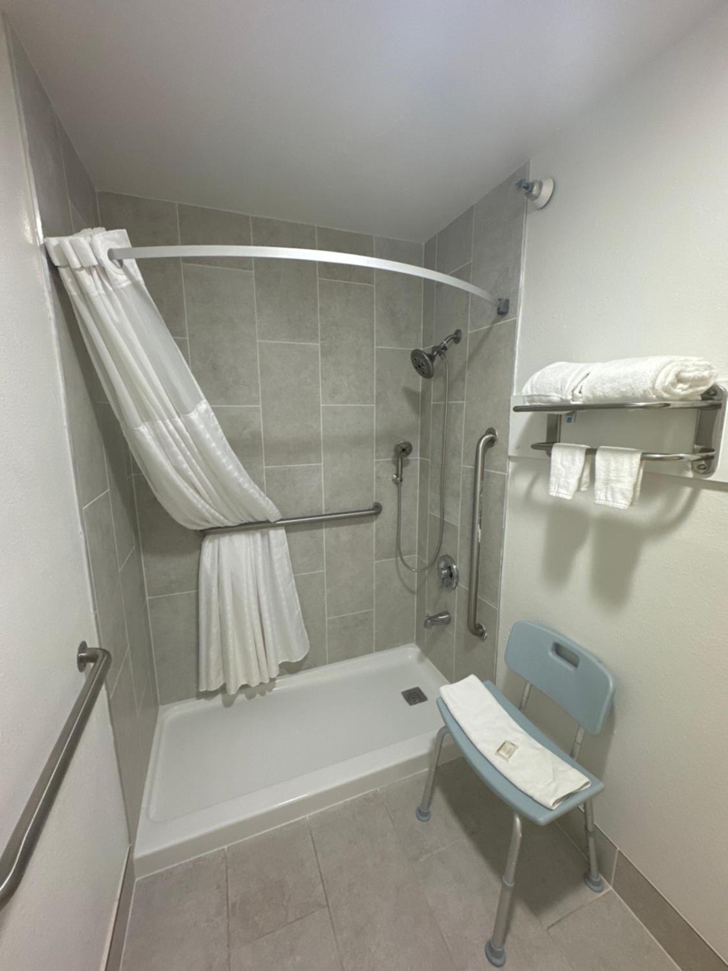 Days Inn By Wyndham Salina I-70 Dış mekan fotoğraf