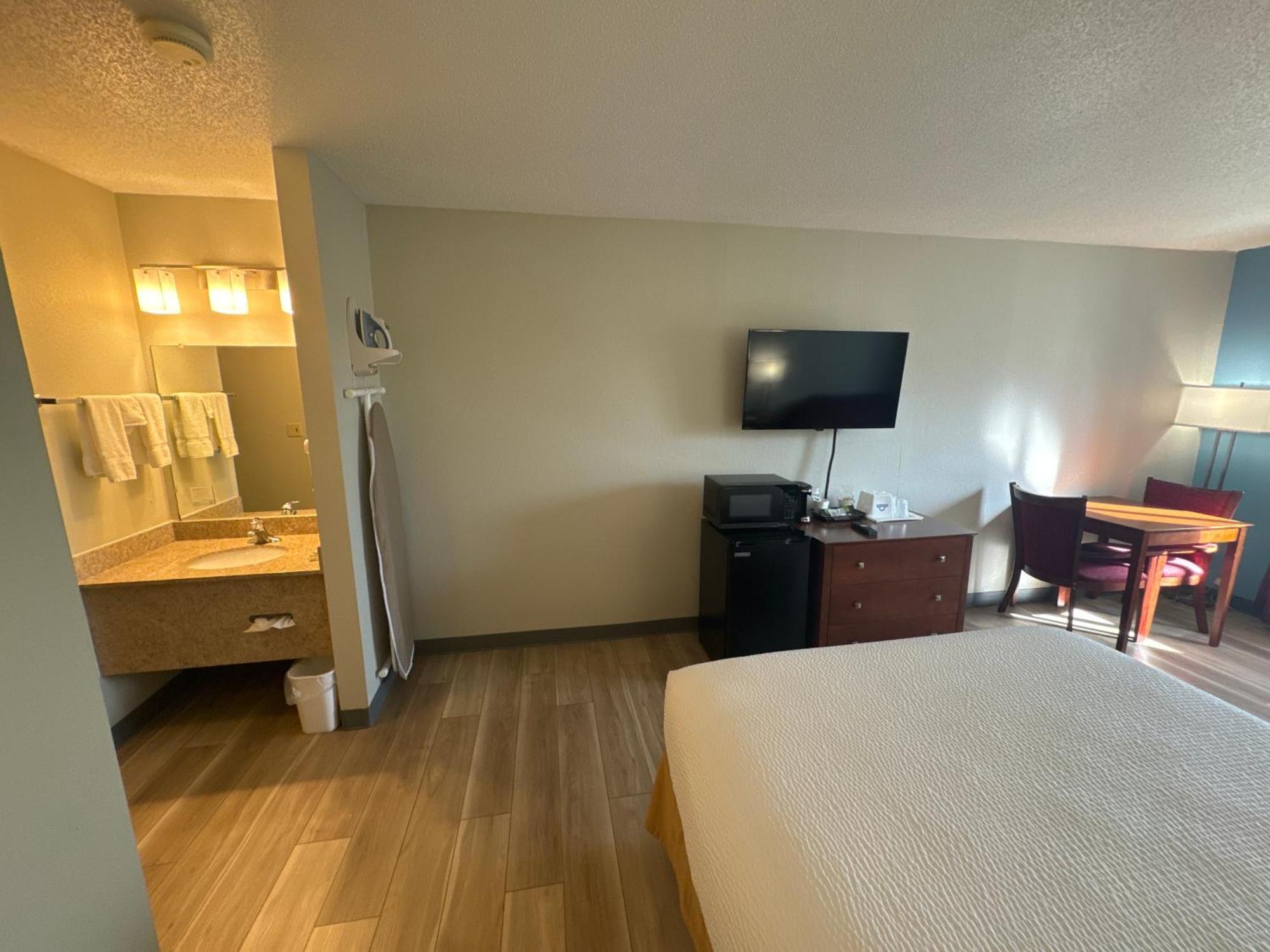Days Inn By Wyndham Salina I-70 Dış mekan fotoğraf