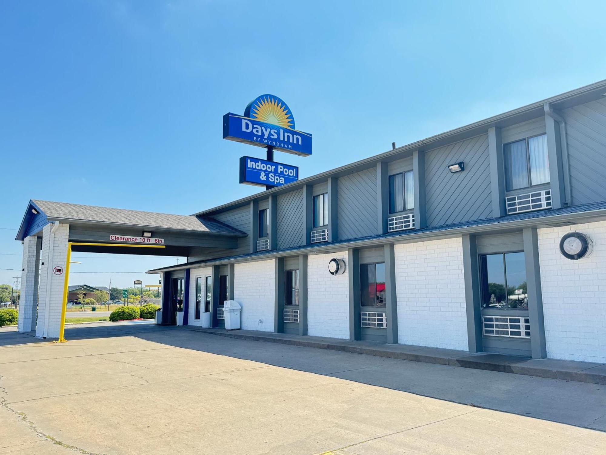 Days Inn By Wyndham Salina I-70 Dış mekan fotoğraf