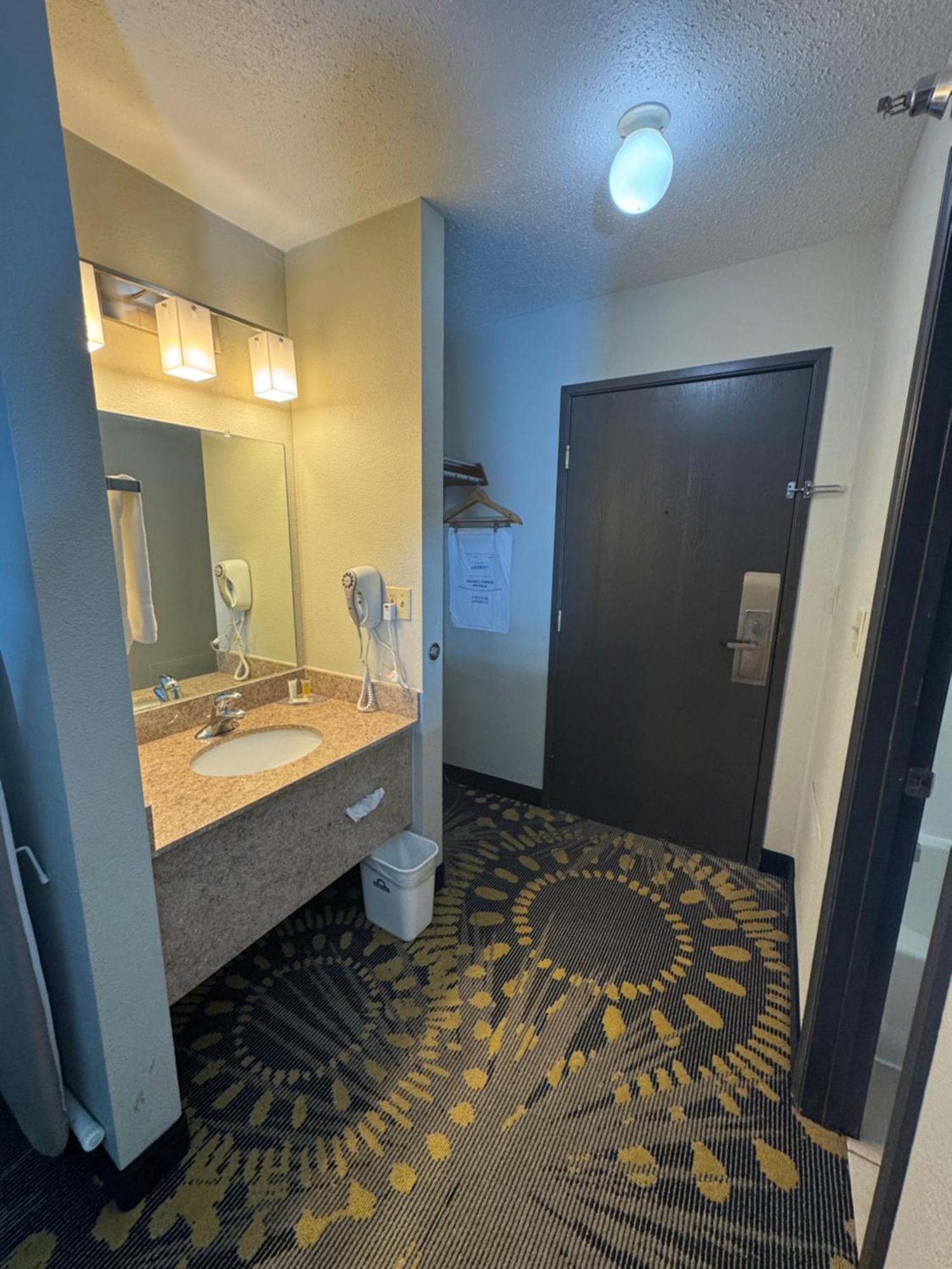Days Inn By Wyndham Salina I-70 Dış mekan fotoğraf