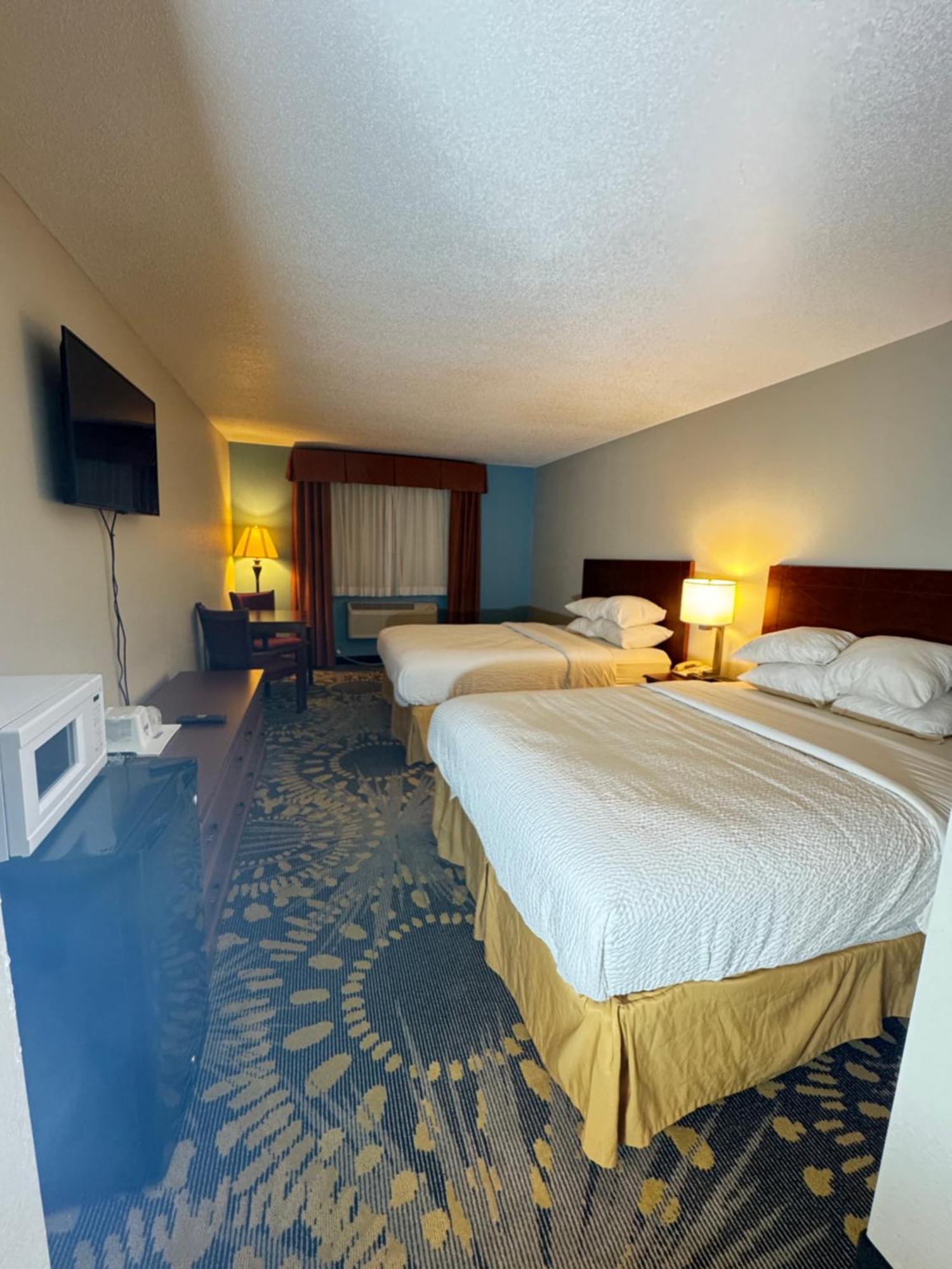 Days Inn By Wyndham Salina I-70 Dış mekan fotoğraf