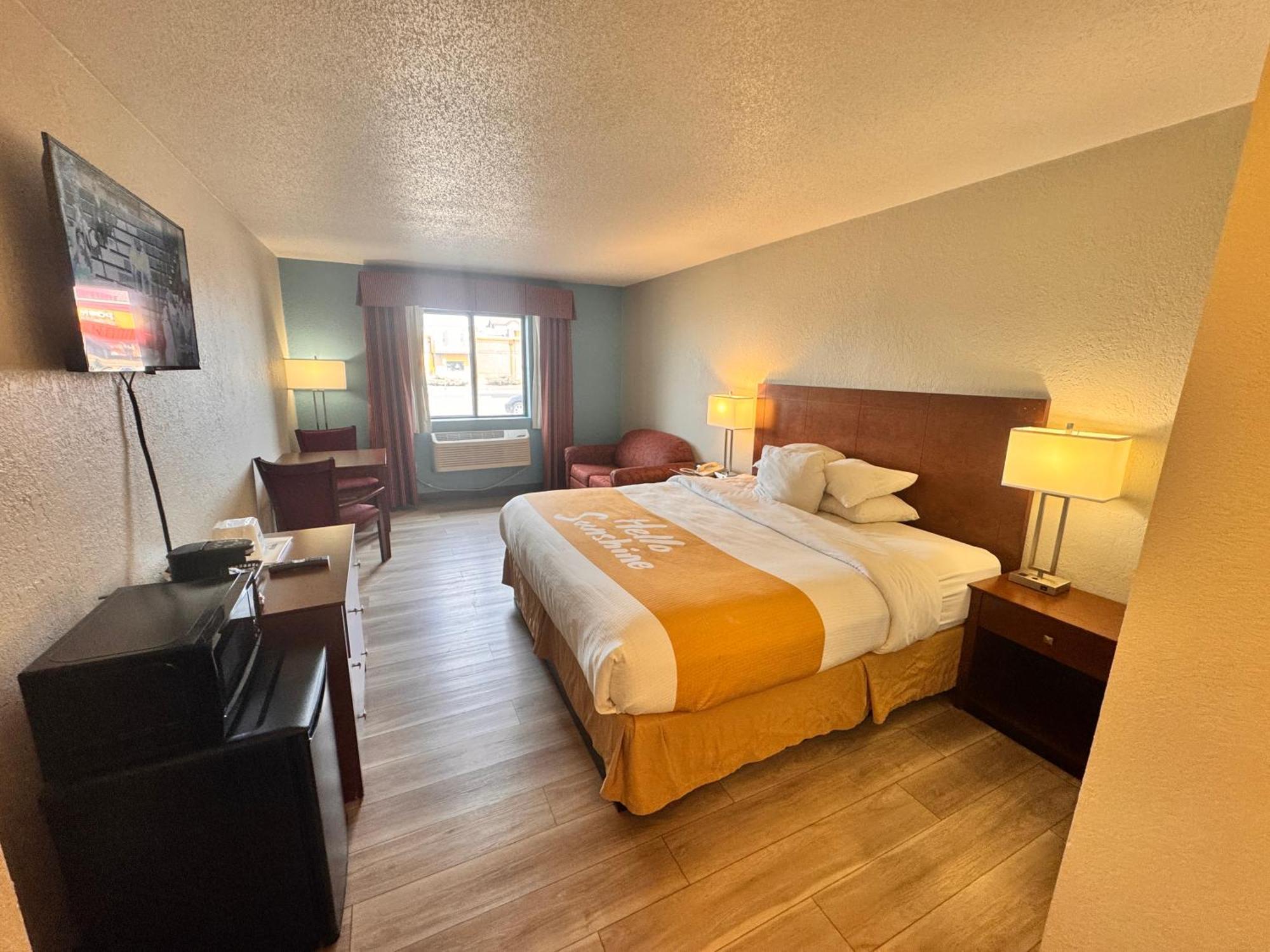 Days Inn By Wyndham Salina I-70 Dış mekan fotoğraf