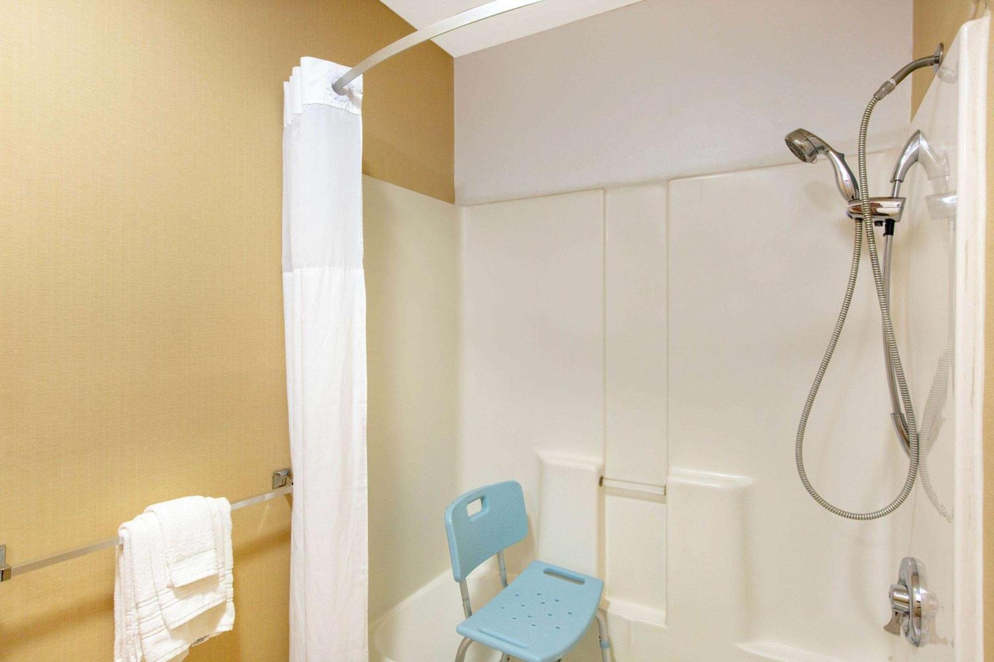 Days Inn By Wyndham Salina I-70 Dış mekan fotoğraf