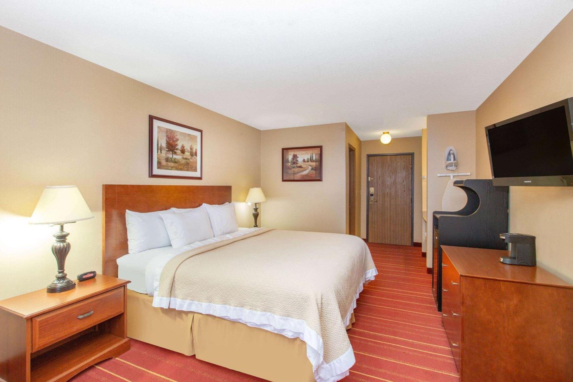 Days Inn By Wyndham Salina I-70 Dış mekan fotoğraf
