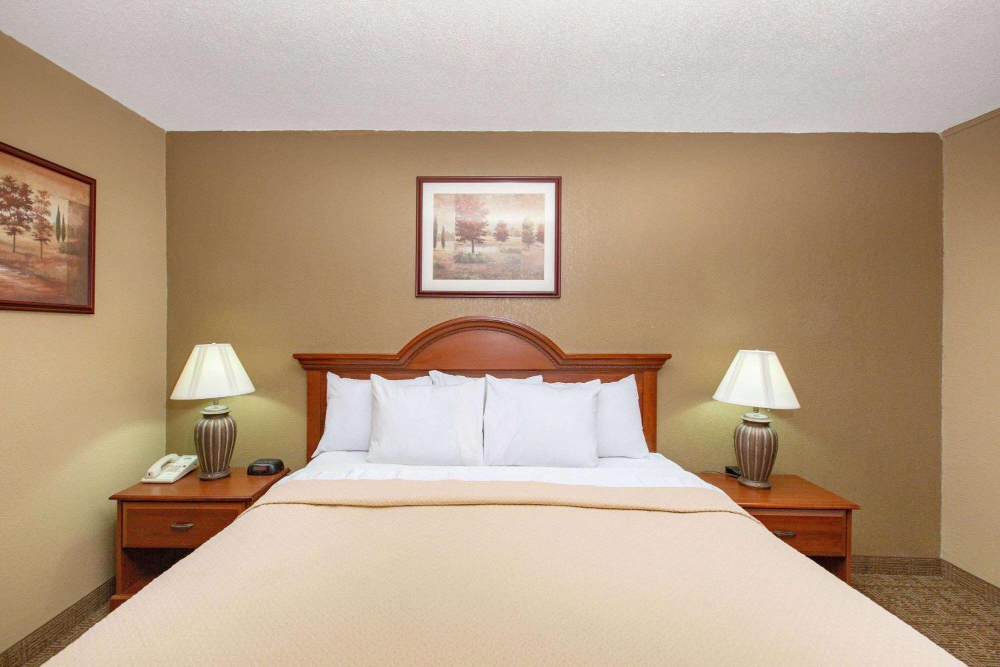 Days Inn By Wyndham Salina I-70 Dış mekan fotoğraf