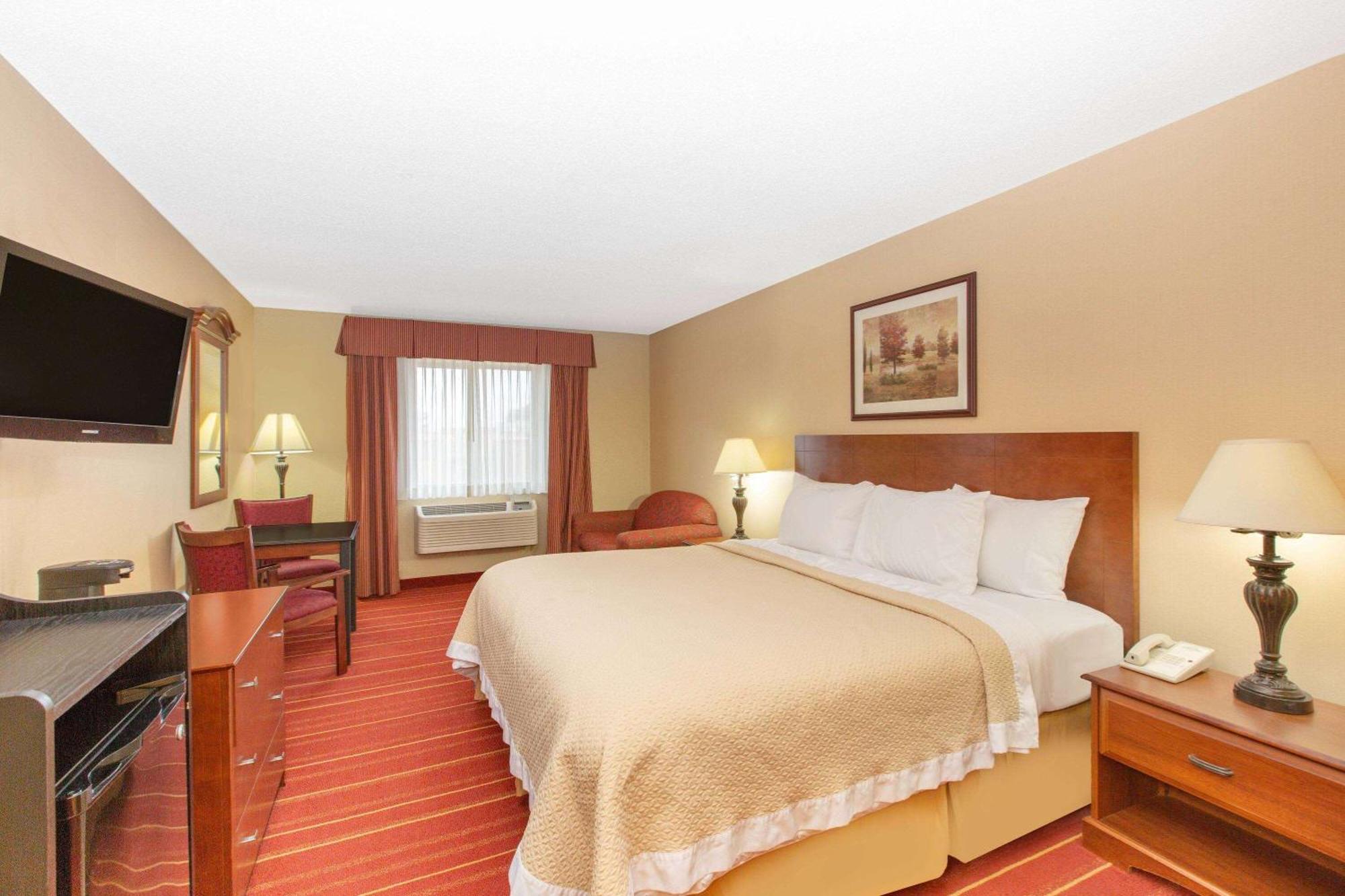 Days Inn By Wyndham Salina I-70 Dış mekan fotoğraf