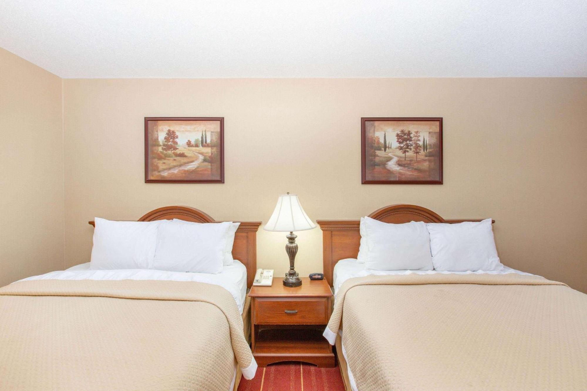 Days Inn By Wyndham Salina I-70 Dış mekan fotoğraf